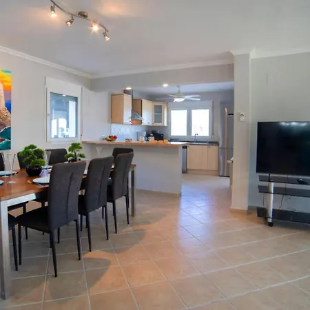 Global Noosa - By Global Holidays 8656 Villa Calpe